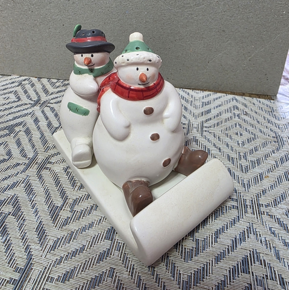 Hallmark Snowmen Sledding Salt Pepper Shaker Set #113